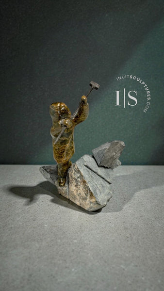 VINTAGE 7" Eskimo Carver at the Quarry by Late Kellipalik Qimirpik *Love of the Art*